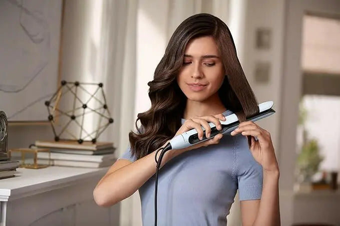 Philips StraightCare Essential ThermoProtect straightener. 2 temperature settings. Temperature range up to 220°C. 3 pin